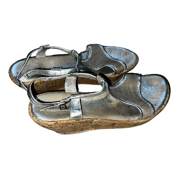 Born MJJ7 Silver Canvas & Leather Peep Toe Slingback Wedges Sz 10 Womens Wooden - Picture 15 of 16